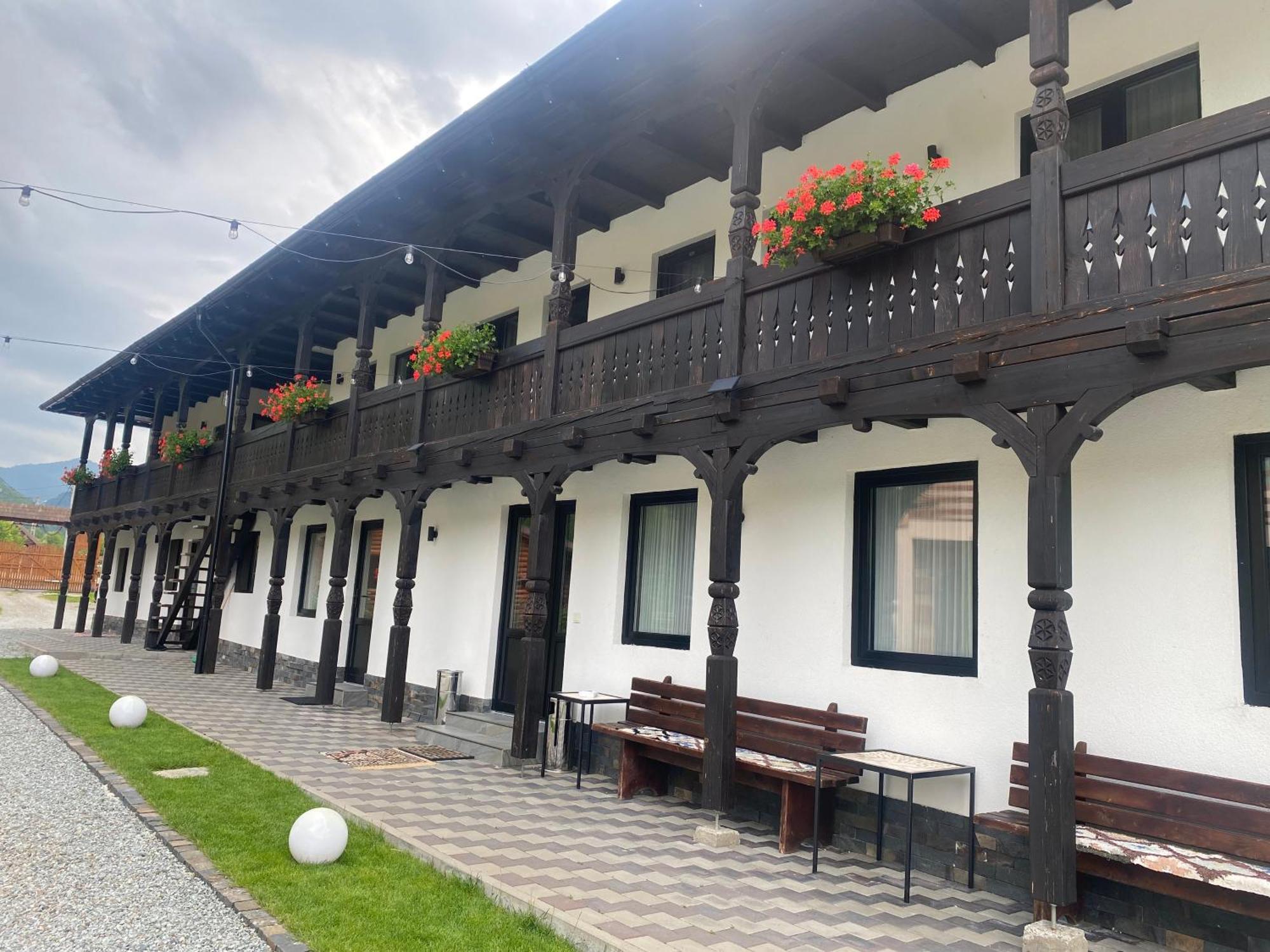 Pensiunea Suci Botiza Exterior foto